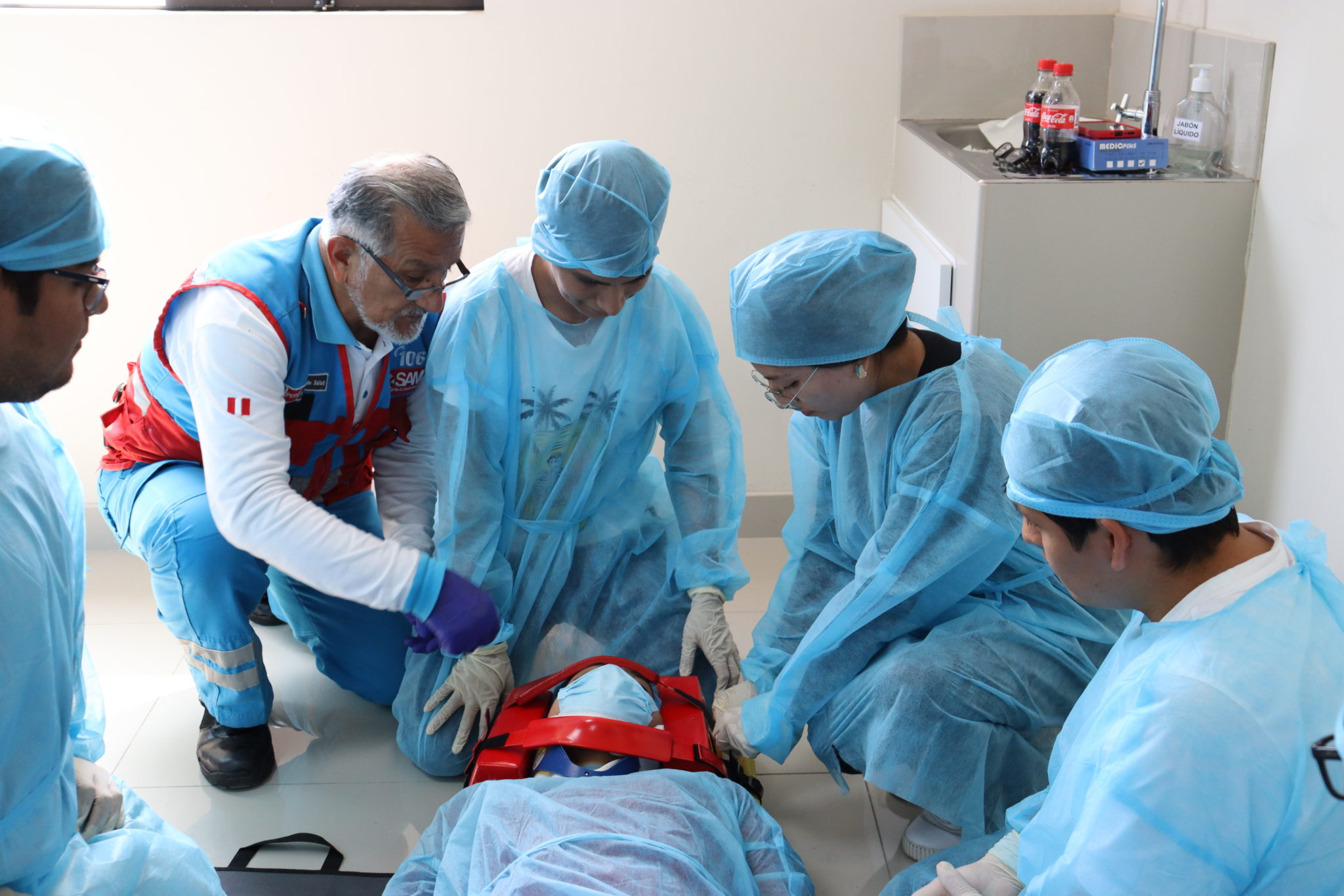 Internos de enfermería se capacitan en el manejo del paciente