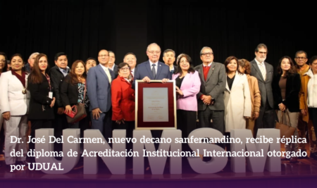 Dr. José Del Carmen, nuevo decano sanfernandino, recibe réplica del diploma de Acreditación Institucional Internacional otorgado por UDUAL