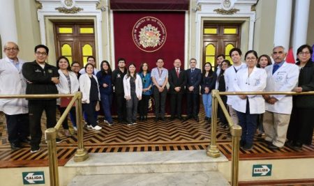 Facultad de Medicina rinde homenaje a residentes premiados por su innovación e investigación